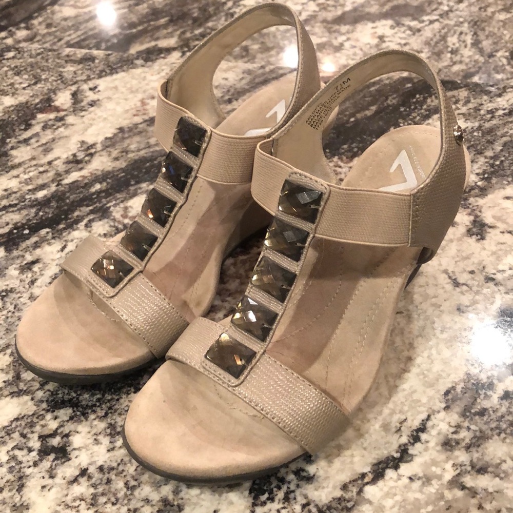 Anne Klein low wedge